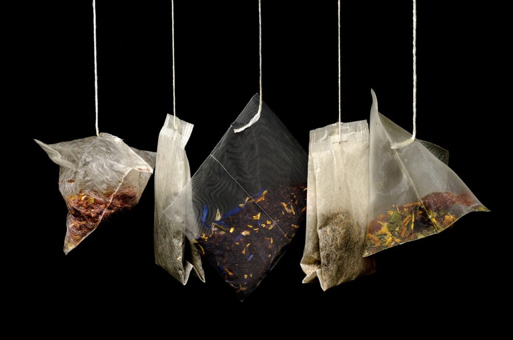 cinq sachets de thé